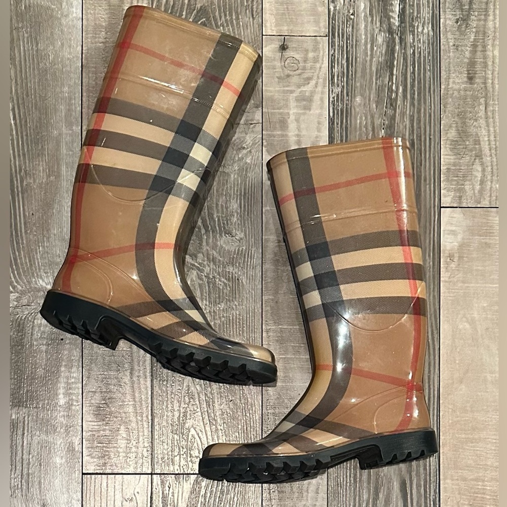 Burberry rainboots